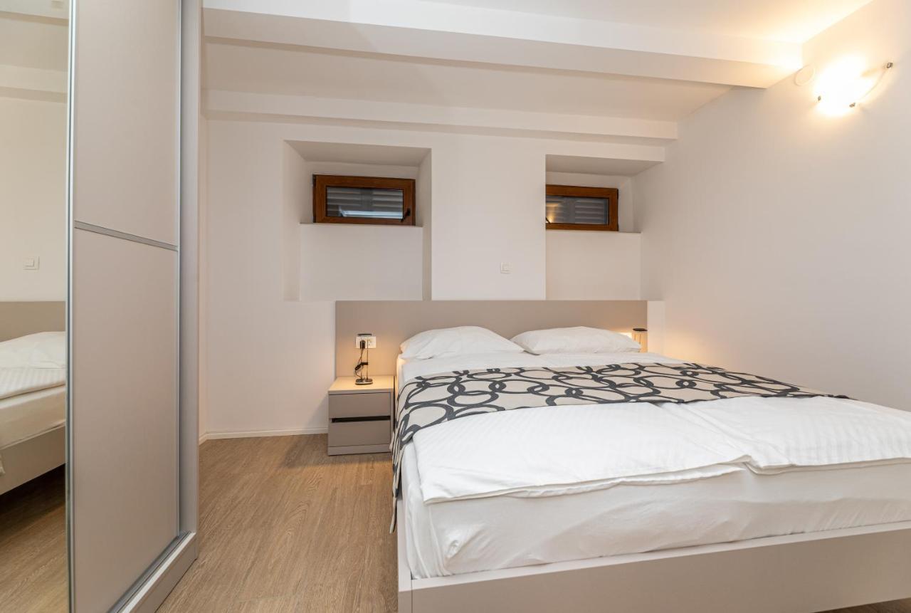 Apartments Crnekovic III Baška Exteriör bild