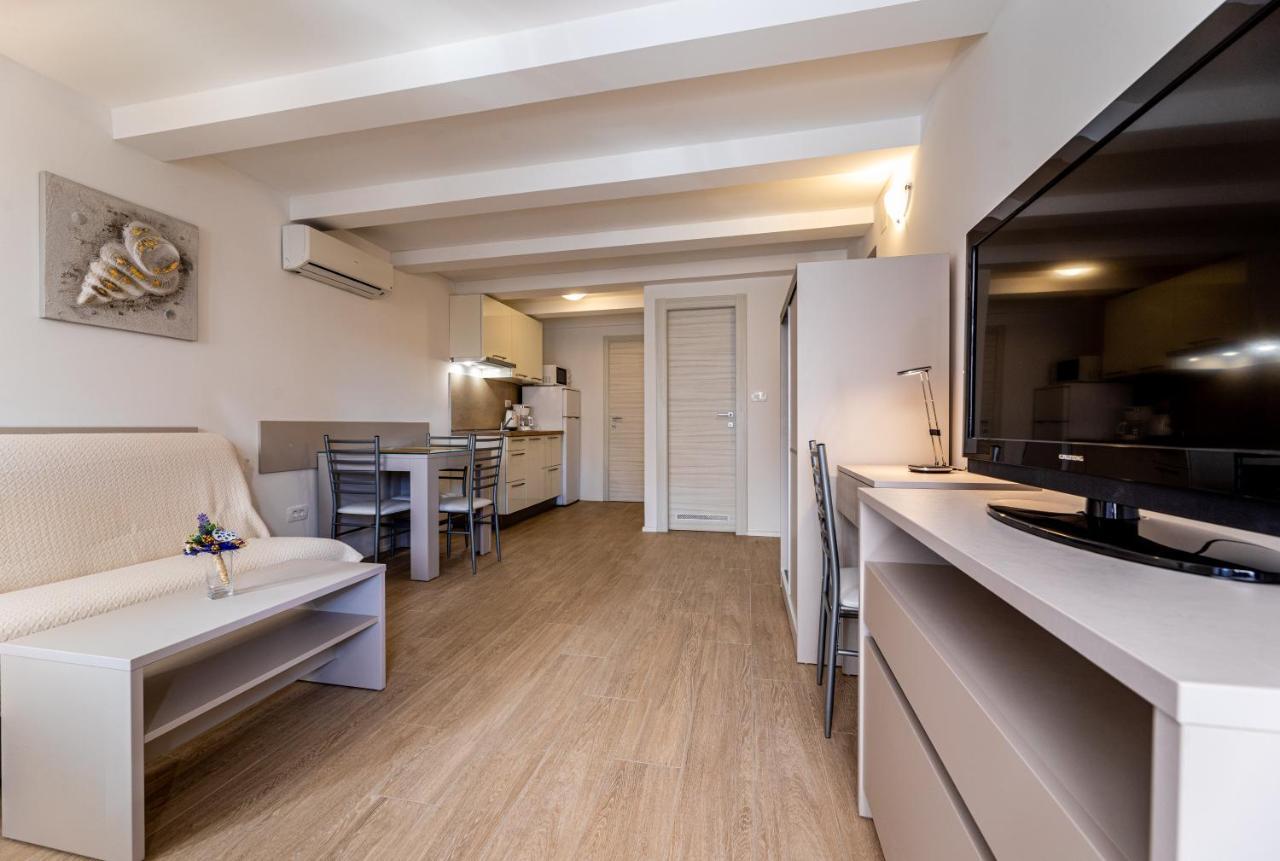 Apartments Crnekovic III Baška Exteriör bild