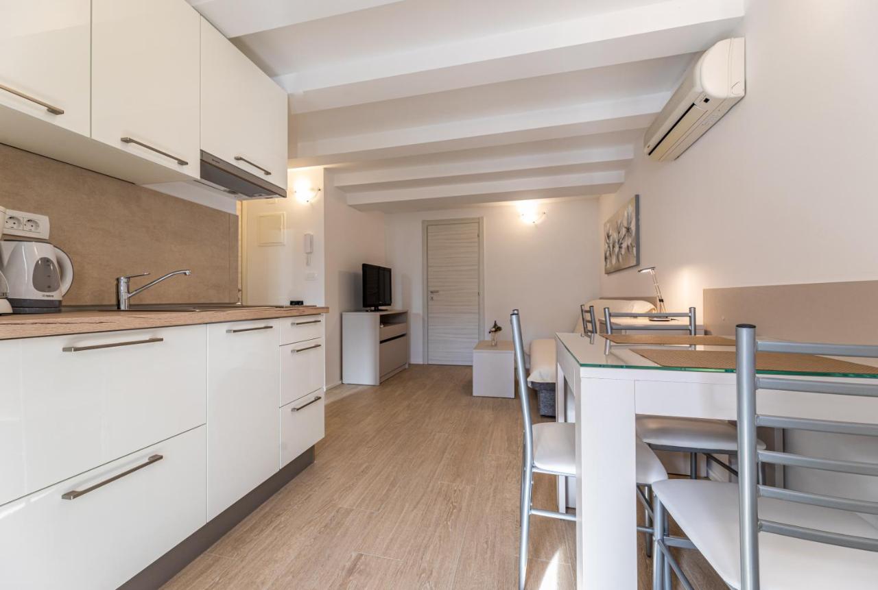 Apartments Crnekovic III Baška Exteriör bild
