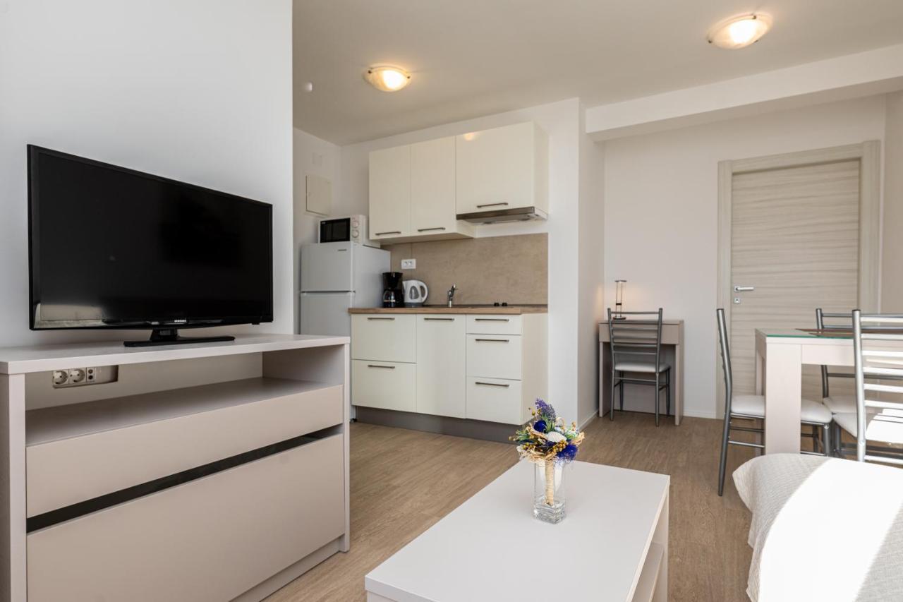 Apartments Crnekovic III Baška Exteriör bild