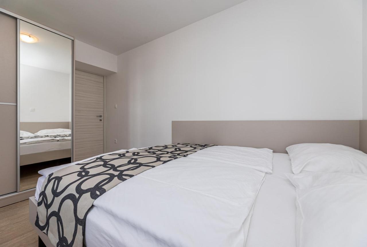 Apartments Crnekovic III Baška Exteriör bild