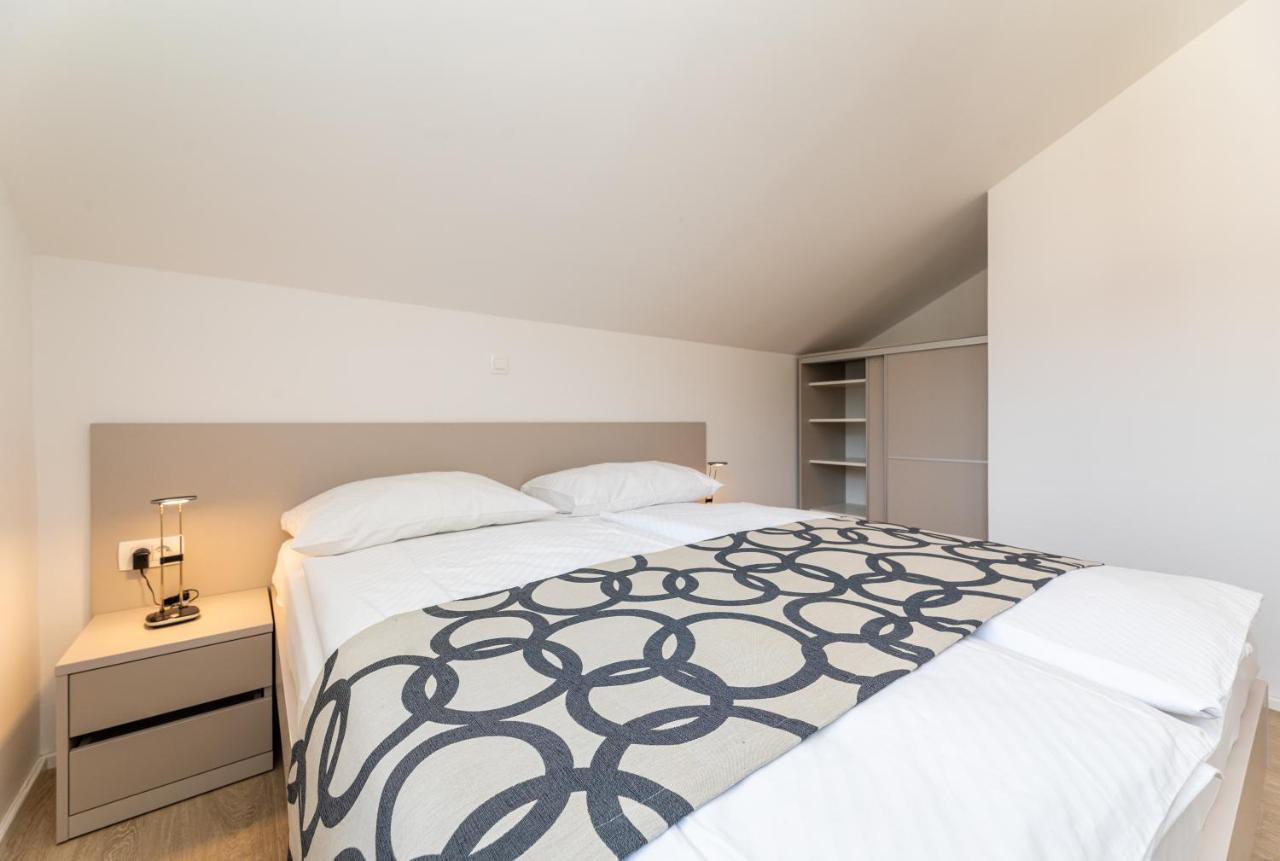 Apartments Crnekovic III Baška Exteriör bild